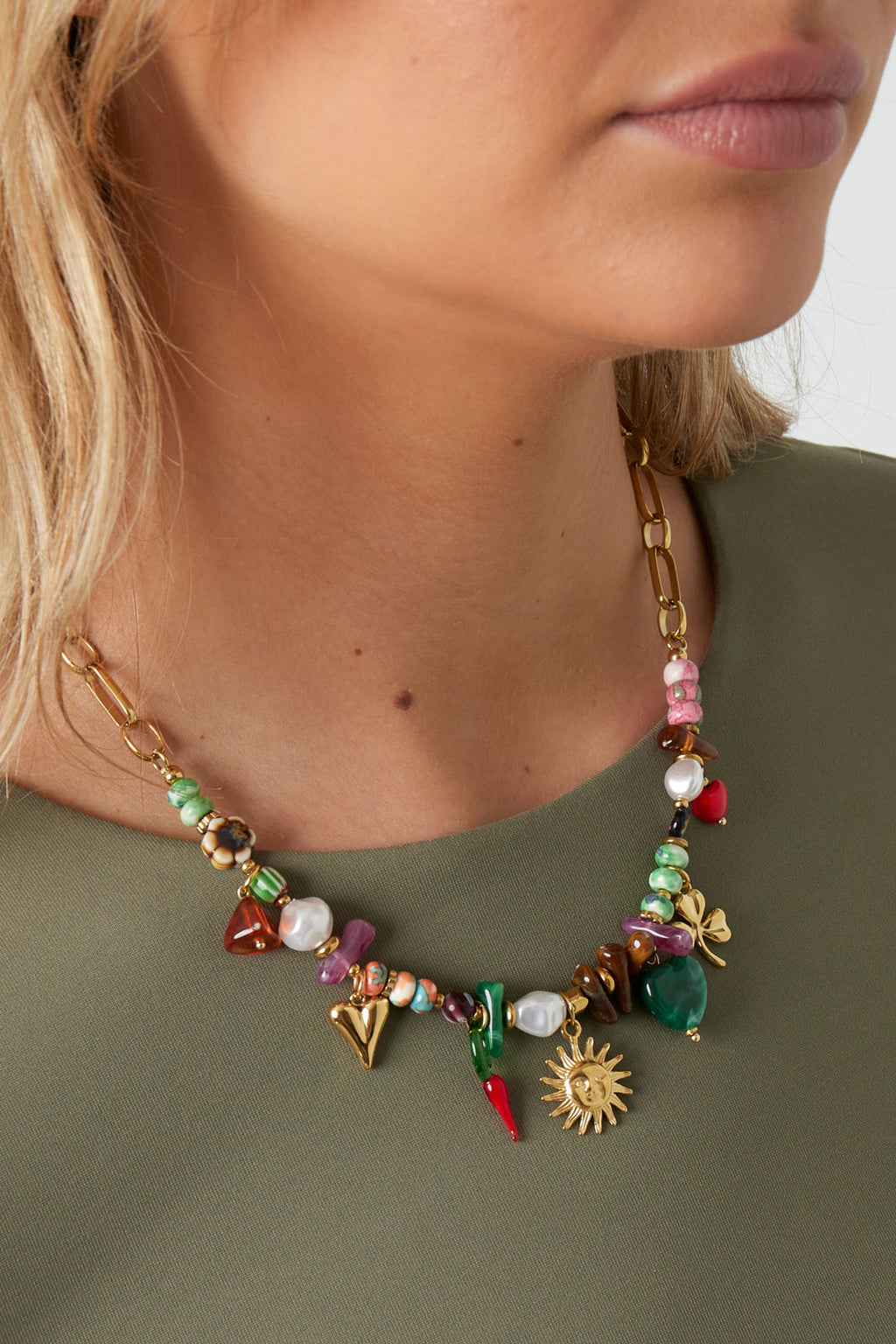 Kralen ketting met bedeltjes