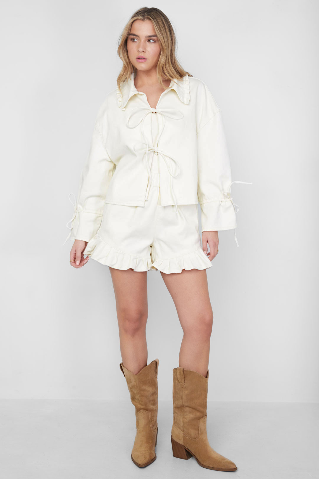 Kiana Jasje met Strikdetails