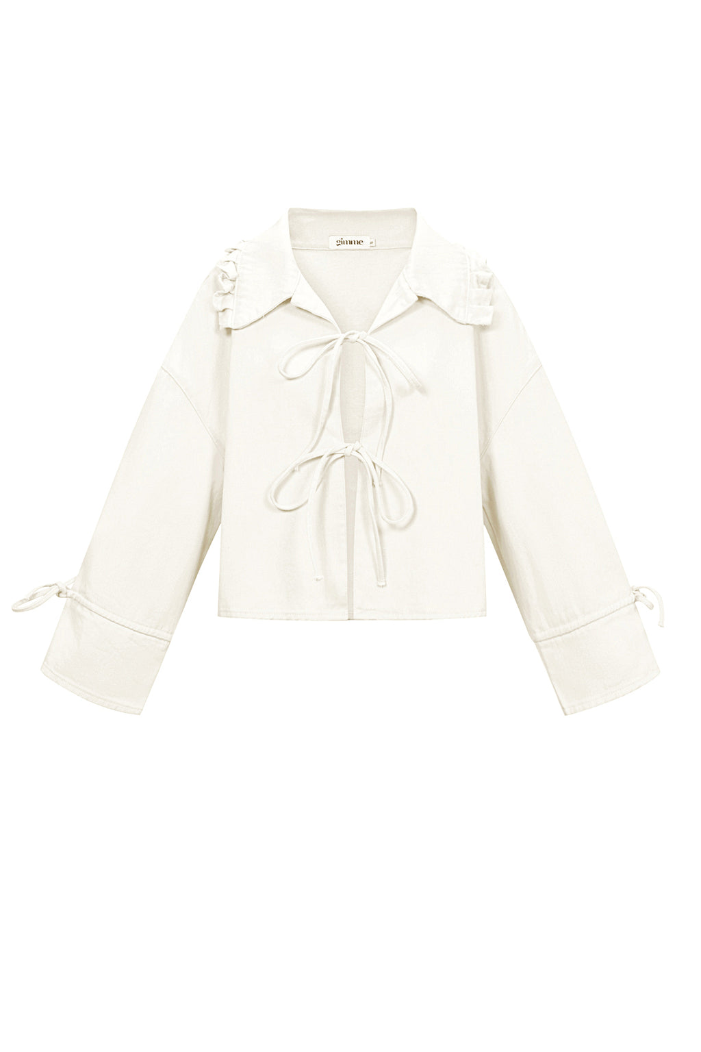 Kiana Jasje met Strikdetails