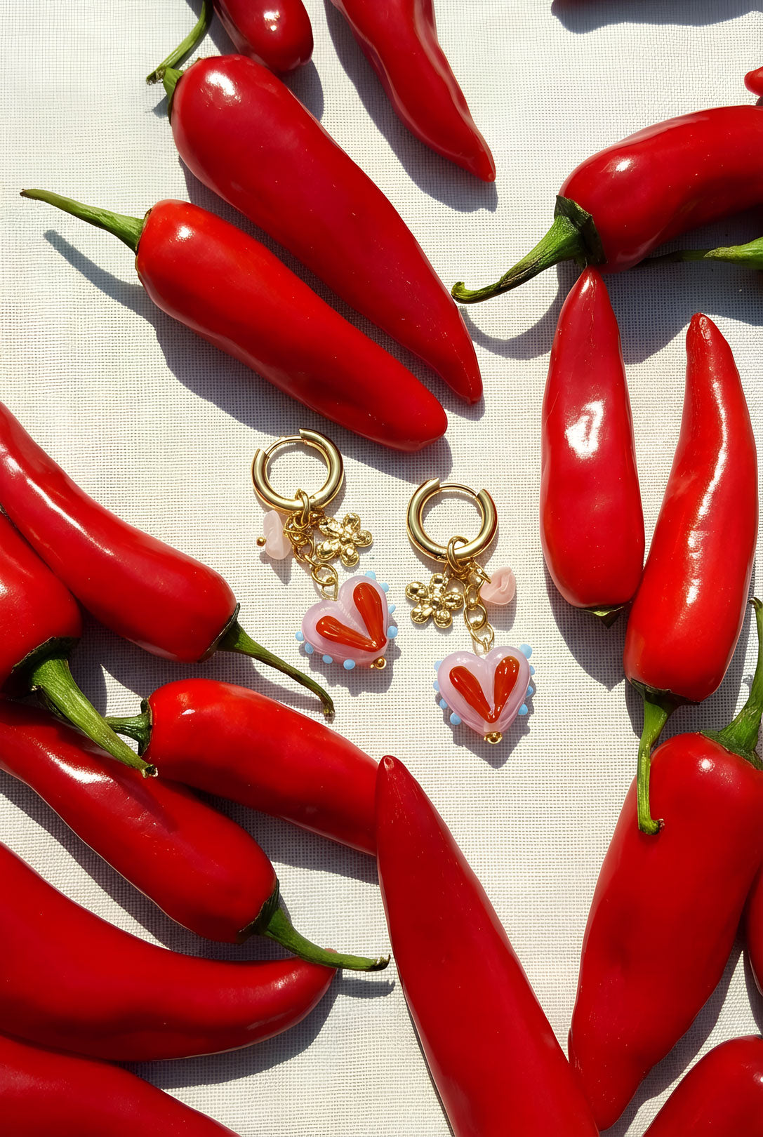 Hartjes oorbellen met kleur